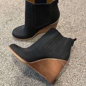 Brand new Melrose and Market wedge booties size 7